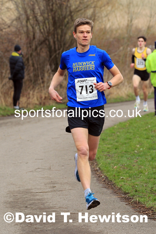 Senior men and veteran men over-40s NECAA Road Relay Champs., Hetton Lyons Park, Hetton le Hole, County Durham. Photo: David T. Hewitson/Sports for All Pics